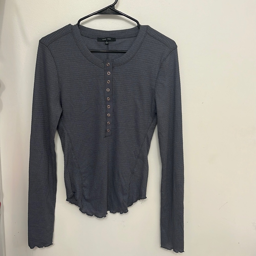 Long sleeve shirt, button down and regular fit.